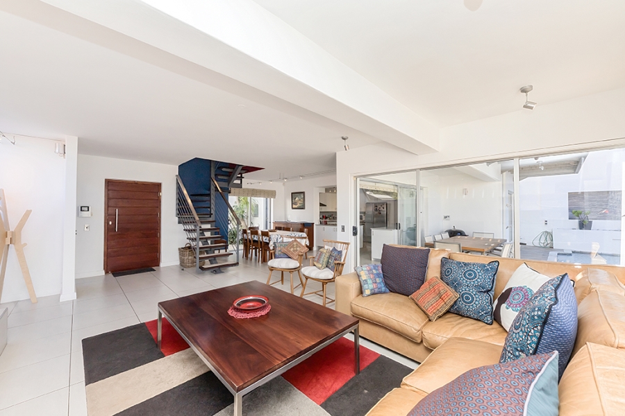 To Let 4 Bedroom Property for Rent in Tamboerskloof Western Cape